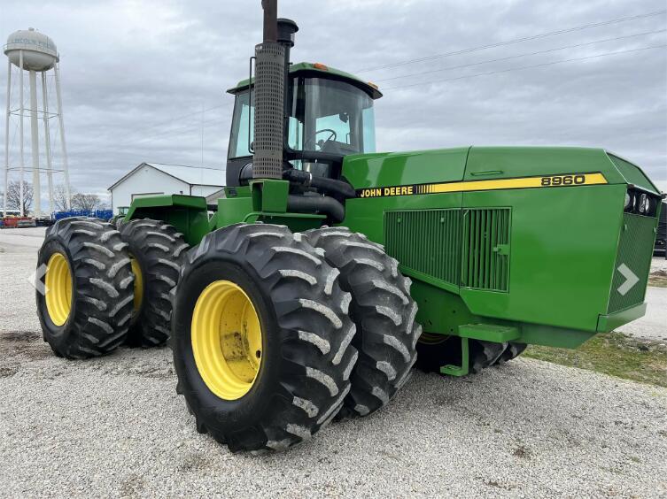 Трактор John Deere 8960